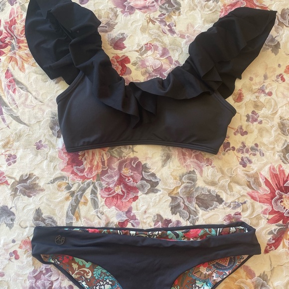 Maaji Matching Bikini + Bottoms - Picture 1 of 3